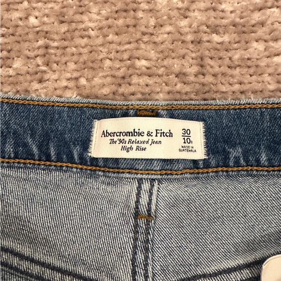 Abercrombie The 90’s High Rise Relaxed Leg Jean NWT - Picture 5 of 9